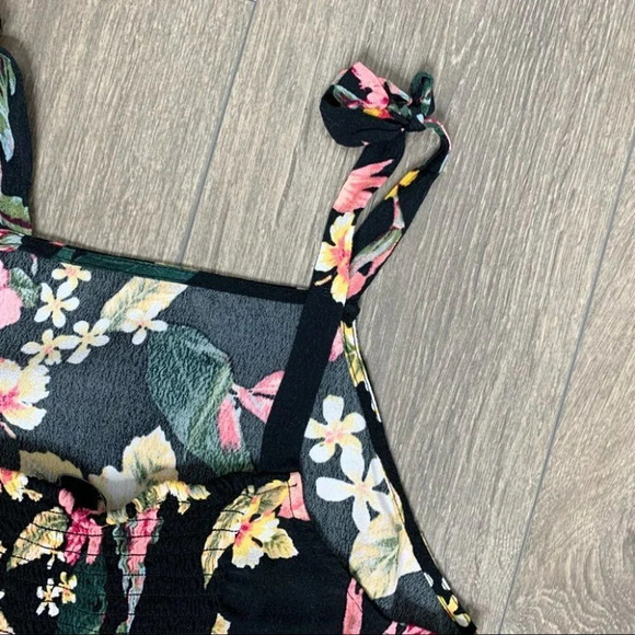 Forever 21 Floral Print Top Blouse Tie Shoulder Strap Cropped Black Size Medium - Picture 14 of 16